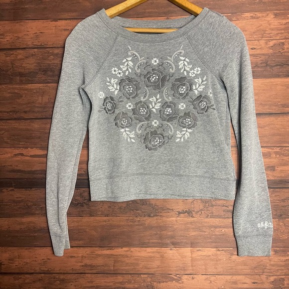 Abercrombie Kids Gray Floral‎ Embroidered Sweater Girls Size Small - Picture 1 of 5